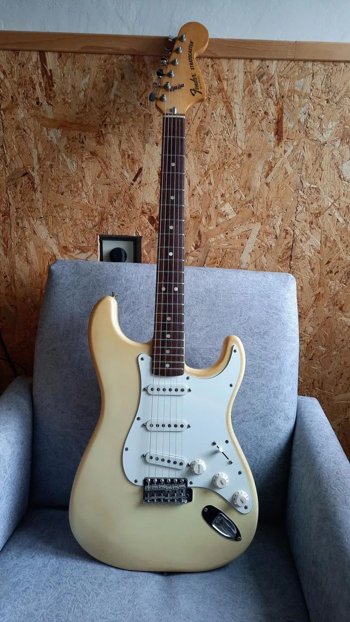 FENDER STRATOCASTER 1978