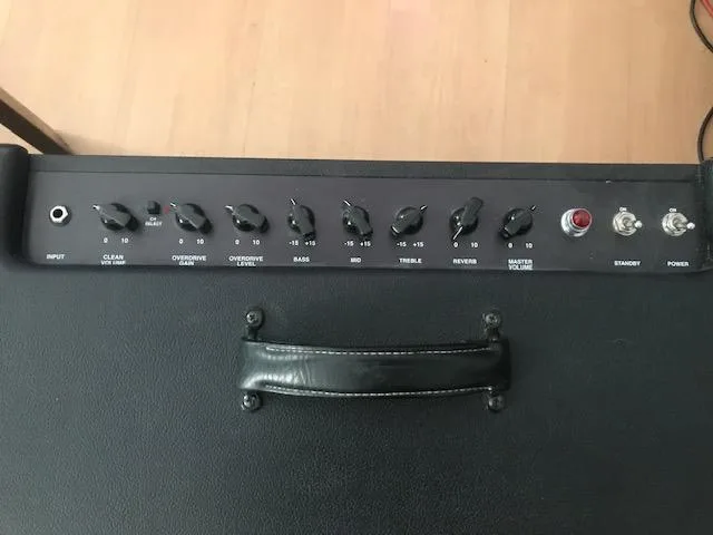 VHT Lead 20 Kombo Zesilovače