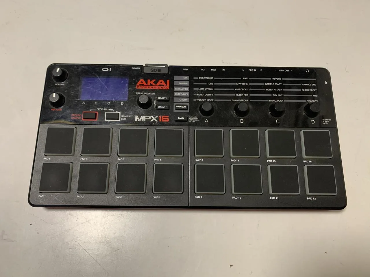 Akai MPX16