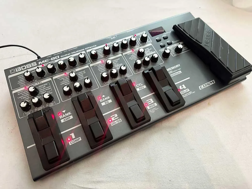 Boss ME-80 gitarový multiefekt/modeler