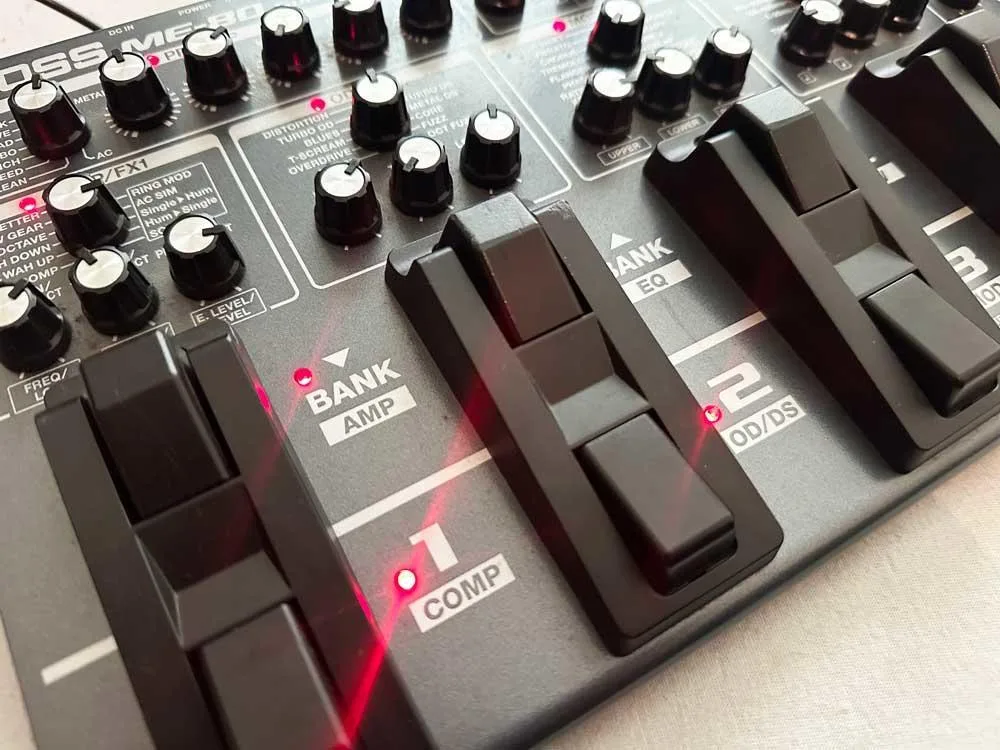Boss ME-80 gitarový multiefekt/modeler
