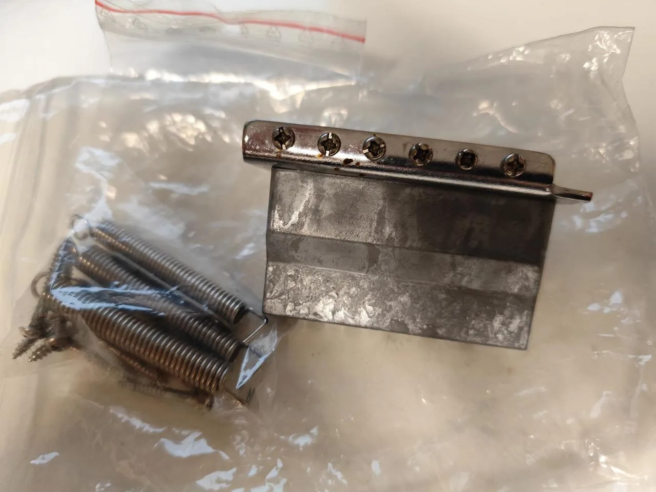 Vintage tremolo na strata