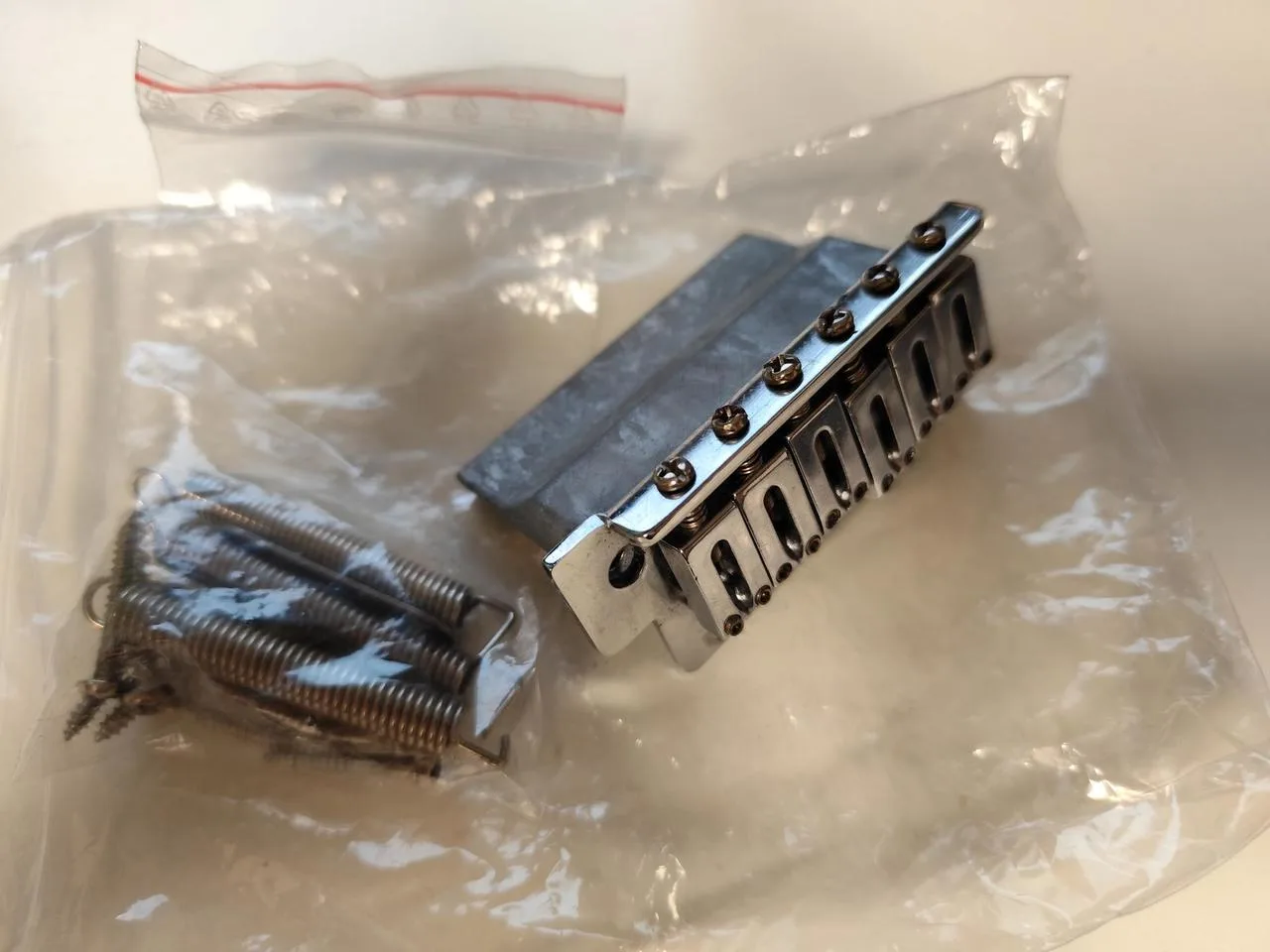Vintage tremolo na strata