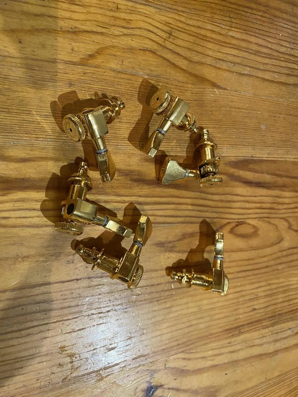 Ladící mechaniky Hipshot Grip-Lock zlaté