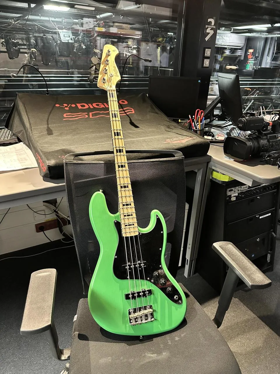 Prodám jazzbass Harley Benton JB-75MN SB Vintage refinish