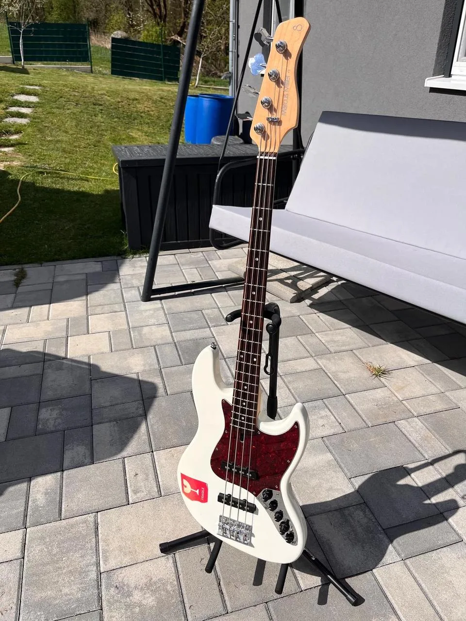 Sire Marcus Miller V3-4 Antique White baskytara + pickguard