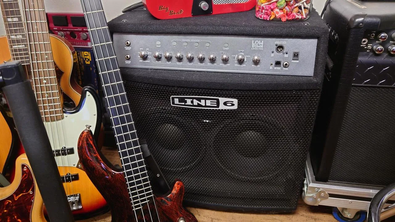 LINE 6  Low Down 400 PRO
