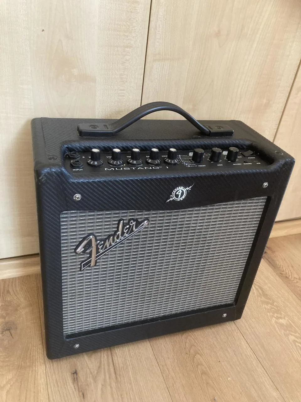 kytarové kombo Fender Mustang I