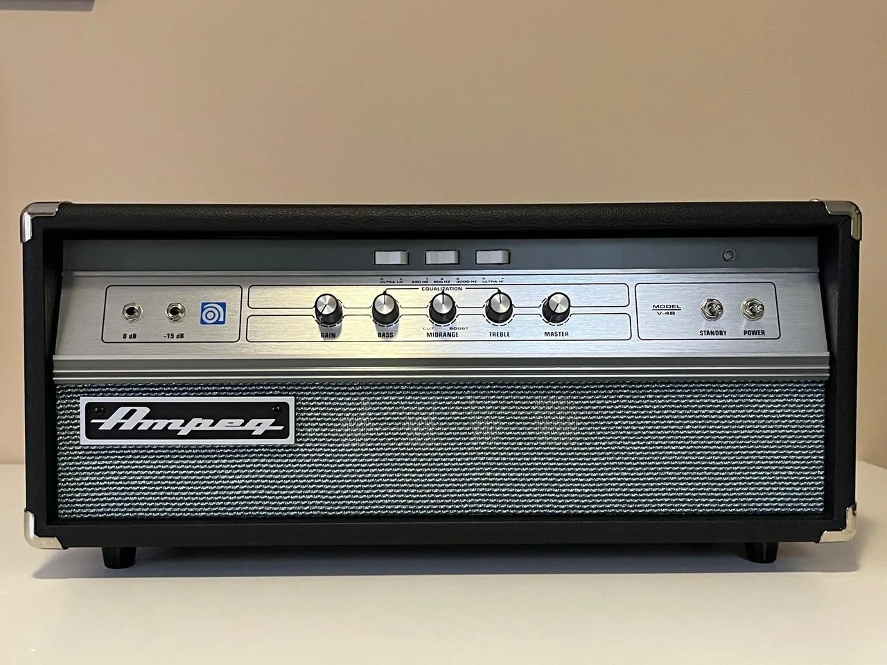 Ampeg V-4B