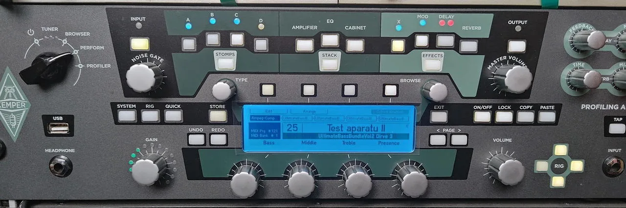 Basový Kemper Profiler Power Rack + Behrinnger FCB1010