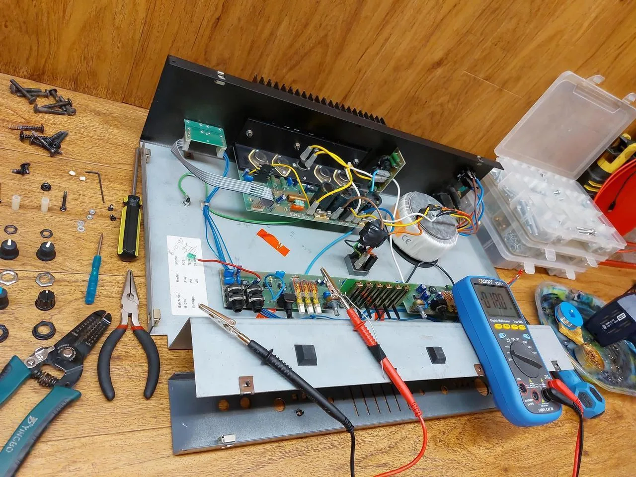 Sbírám za odvoz nefunkční baskytarovou a jinou elektroniku