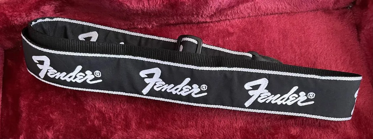 Popruh Fender Running Logo