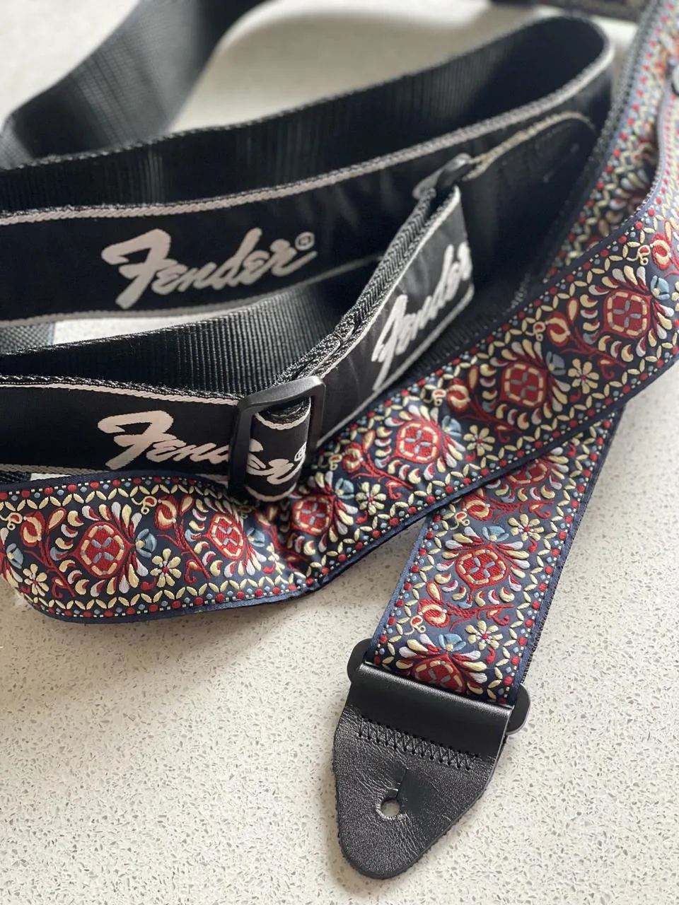 Popruh Fender Running Logo