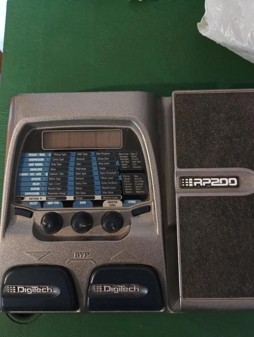 Multiefekt Digitech RP200 + Kustom DART10FX + bonus