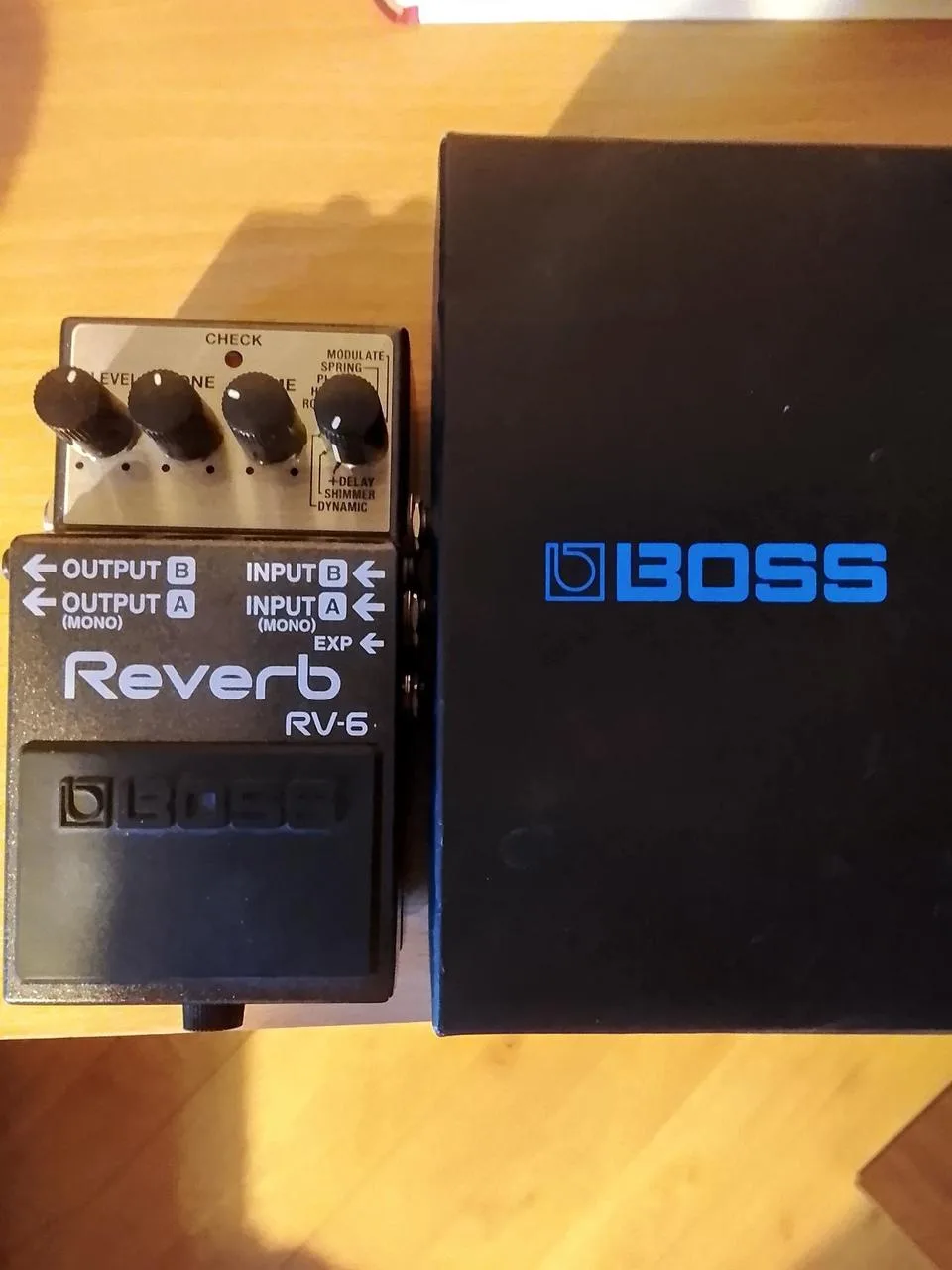 Predám Boss RV-6 reverb pedal