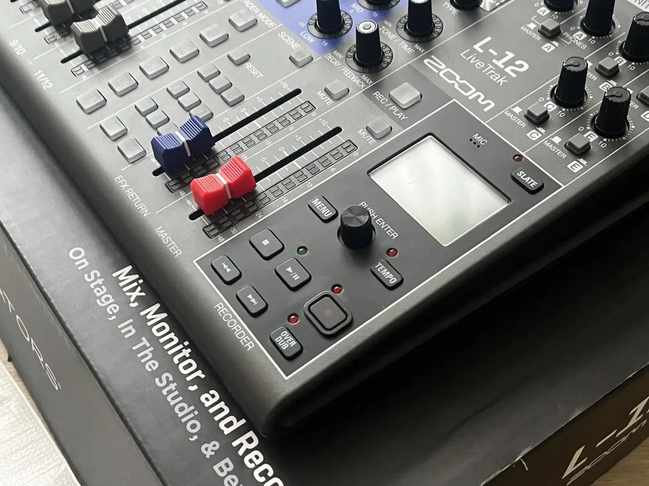 ZOOM LiveTrak L12