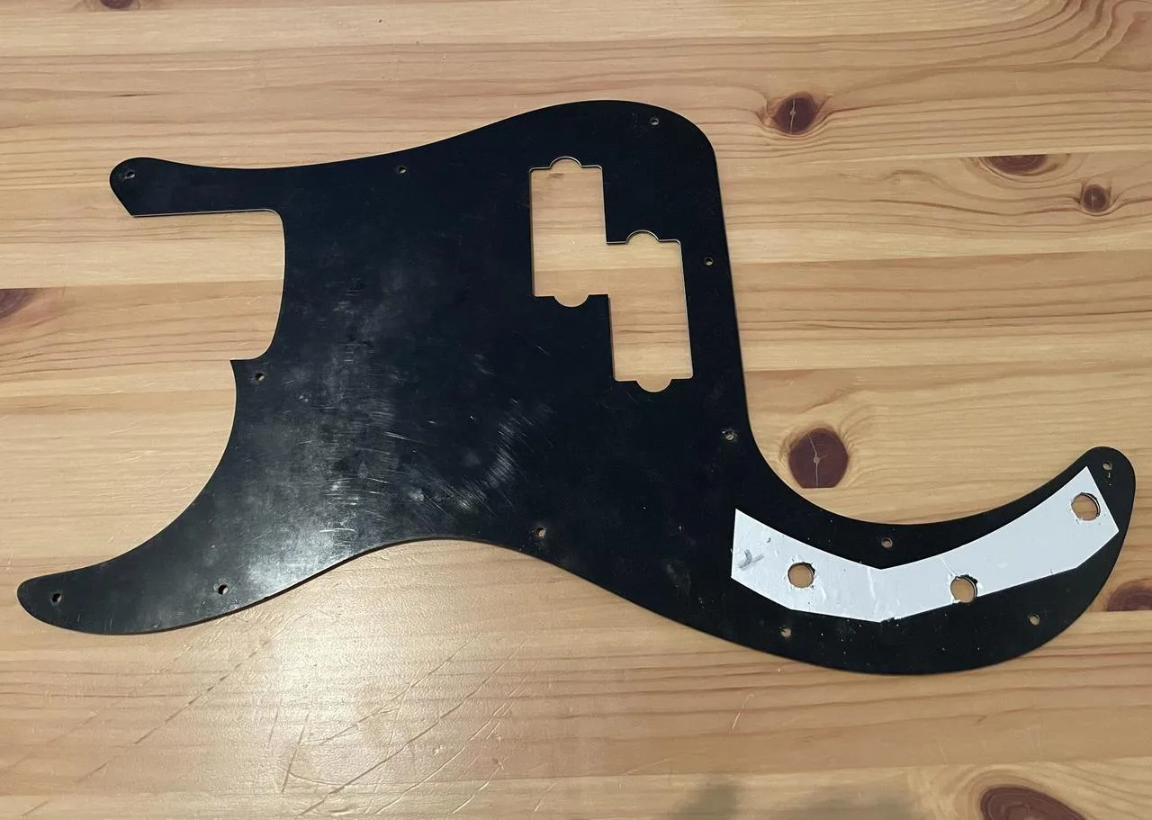 Černý pickguard Squier PJ Bass