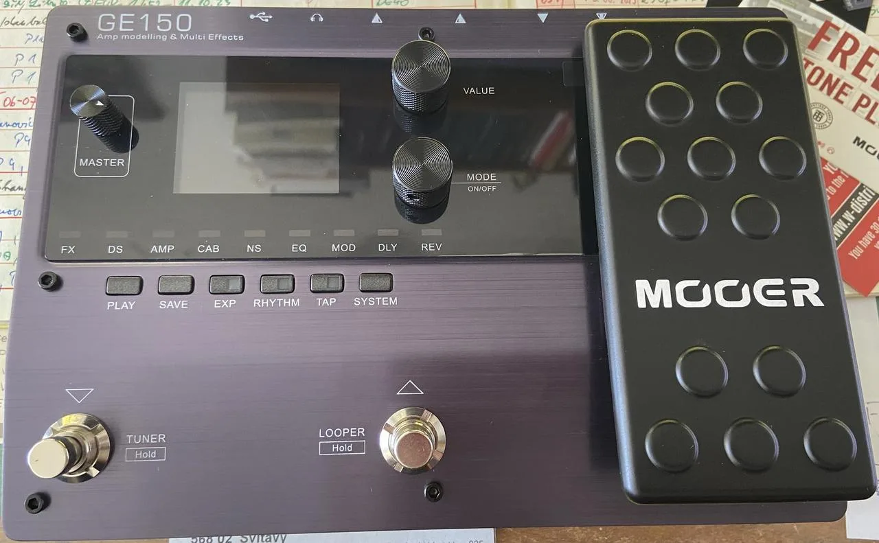 MOOER GE150 + zdroj + USB kabel, krabice
