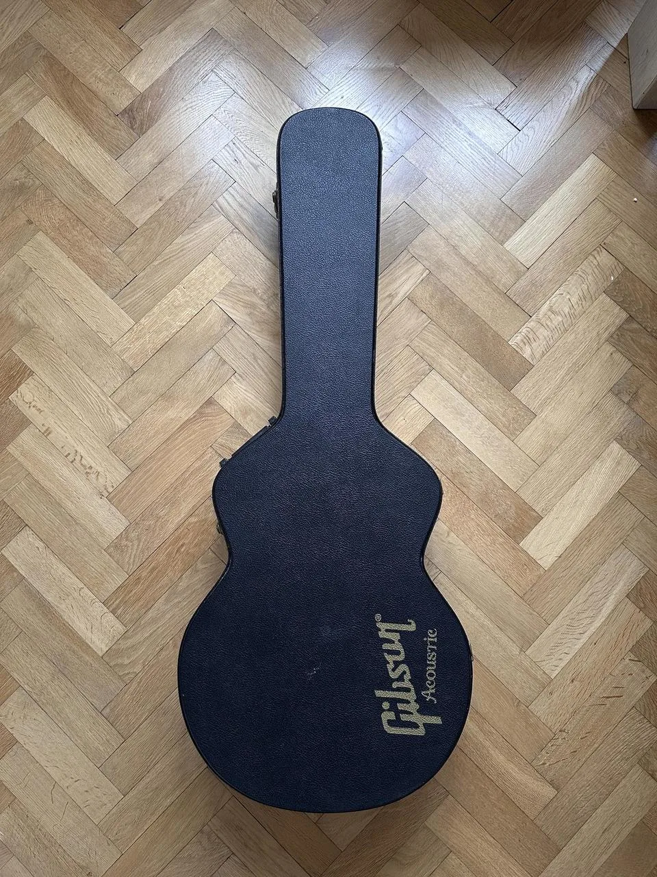 Kufr Gibson na Akustickou kytaru nebo hlubší celolubovku