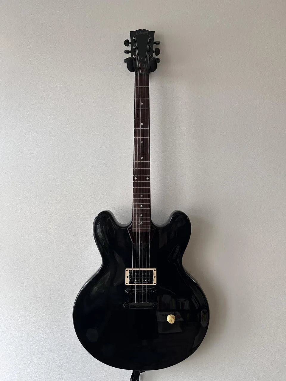 Gibson ES-335 Studio Memphis 2013 – mod Tom DeLonge styl