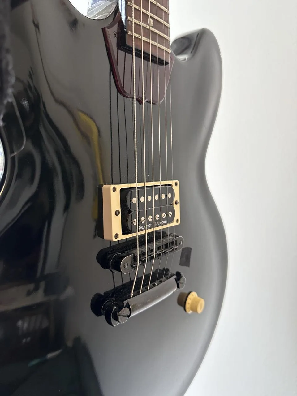 Gibson ES-335 Studio Memphis 2013 – mod Tom DeLonge styl