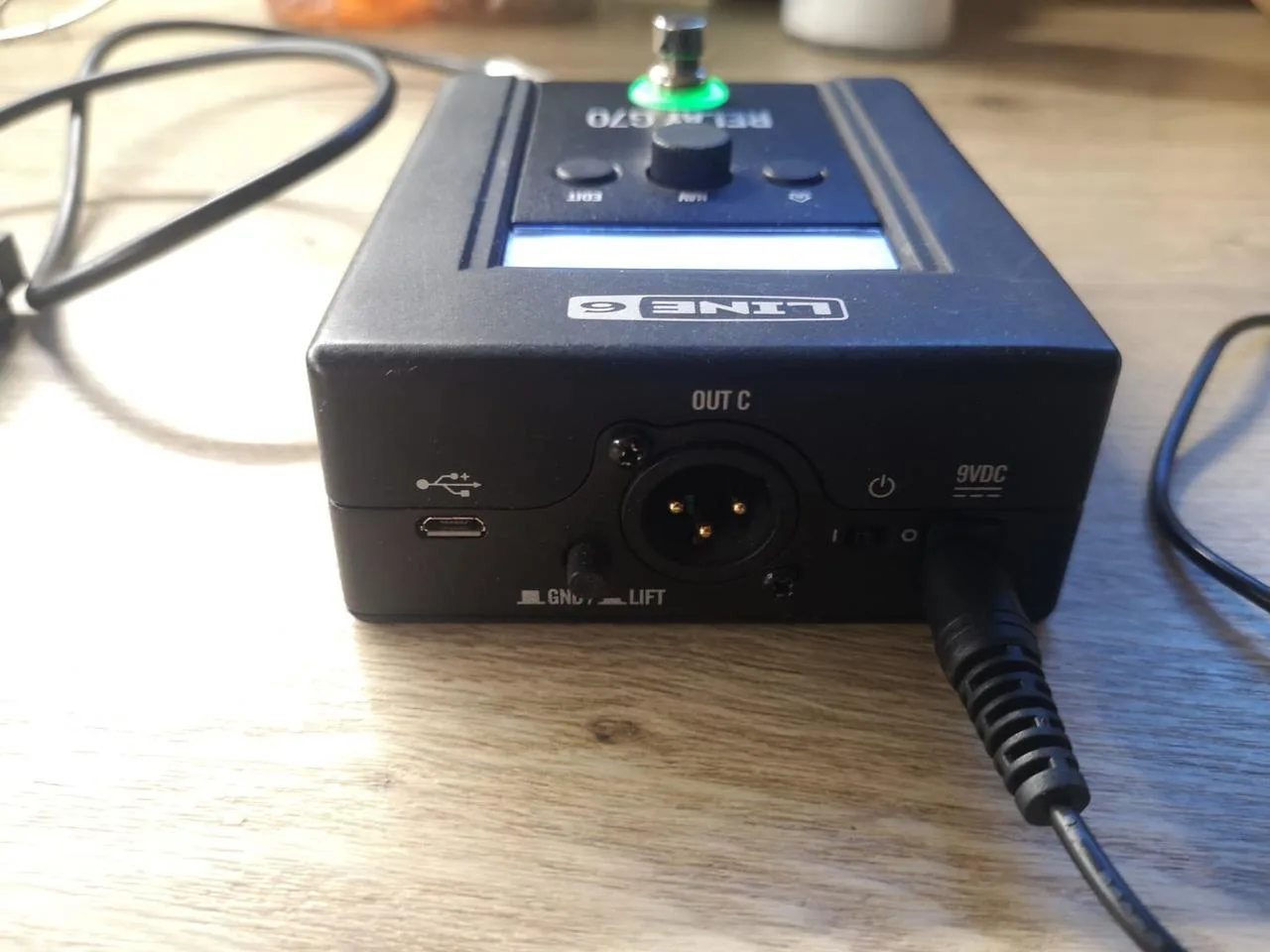Line6 RELAY G70 vysílačka