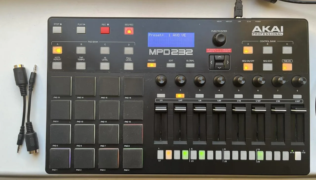 Akai MPD 232 Midi kontroler