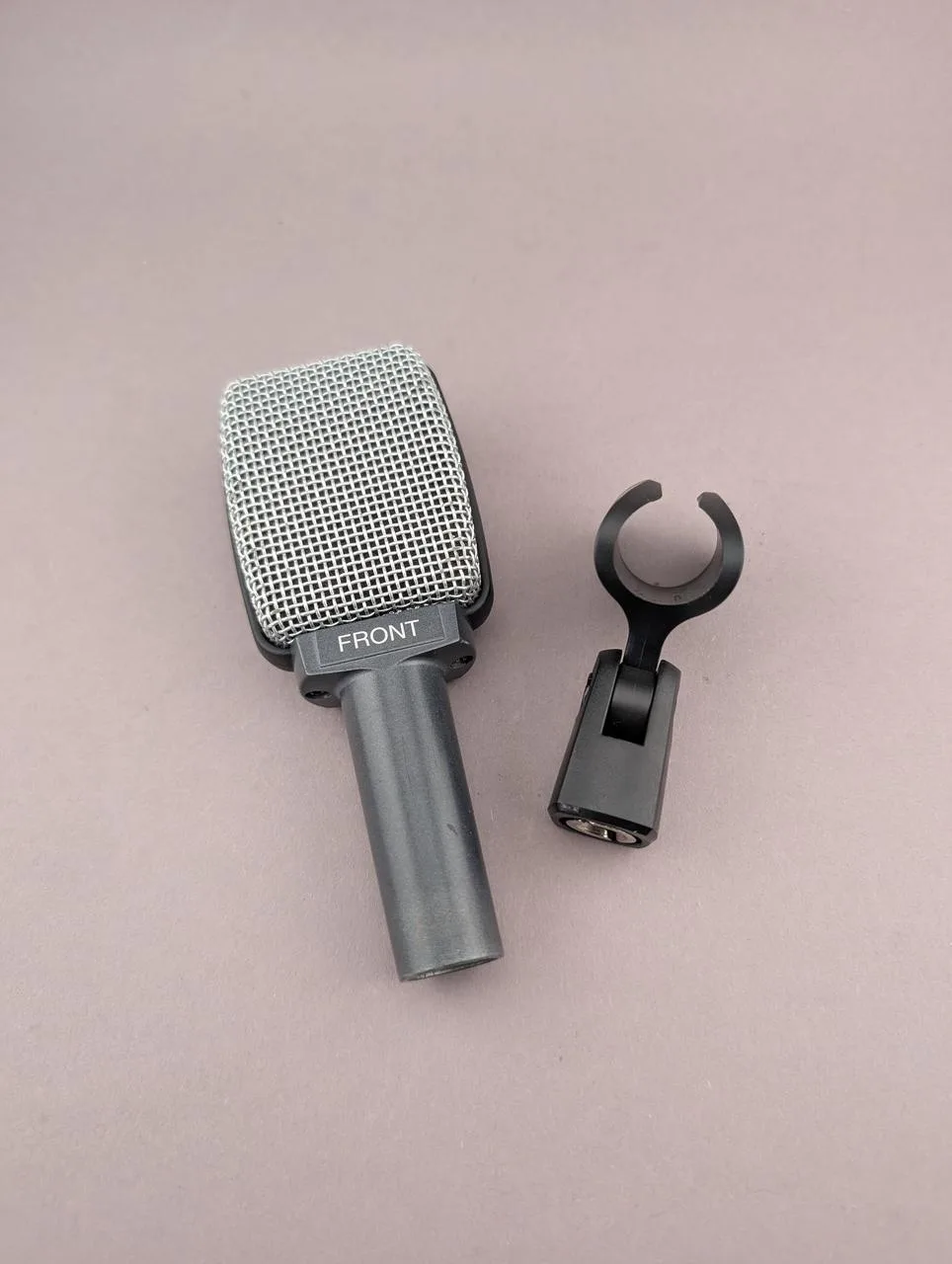 Sennheiser E606
