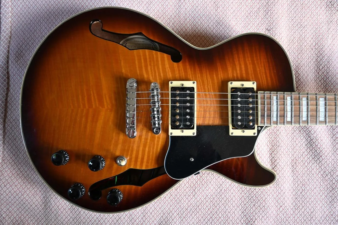 Semiakustika Ibanez AGS 73
