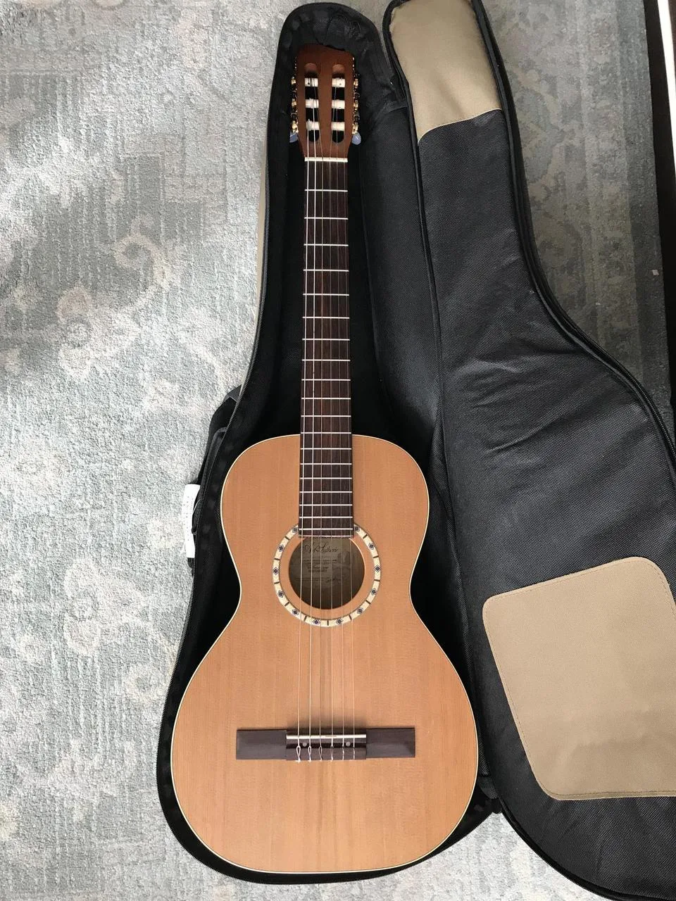Prodám klasickou kytaru Art & Lutherie AMI (Made in Canada)