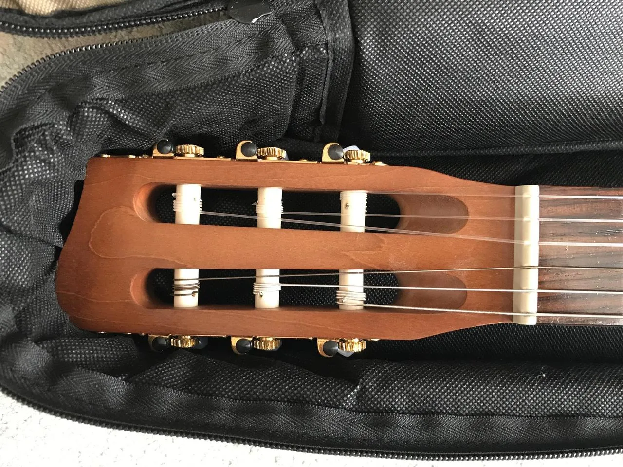 Prodám klasickou kytaru Art & Lutherie AMI (Made in Canada)
