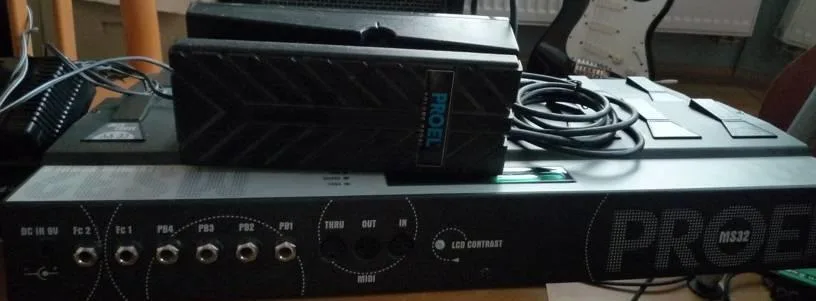 Proel MS32 MIDI pedál (funkční, ale občas se maže paměť)
