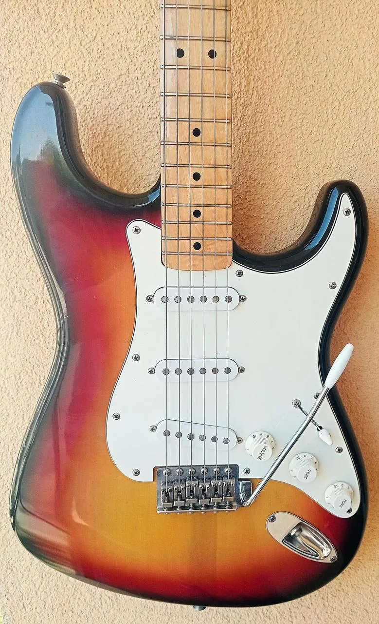 GRECO Stratocaster Super sounds SE 500 r.1977 + kufor