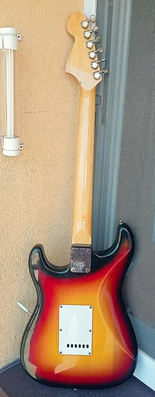 GRECO Stratocaster Super sounds SE 500 r.1977 + kufor