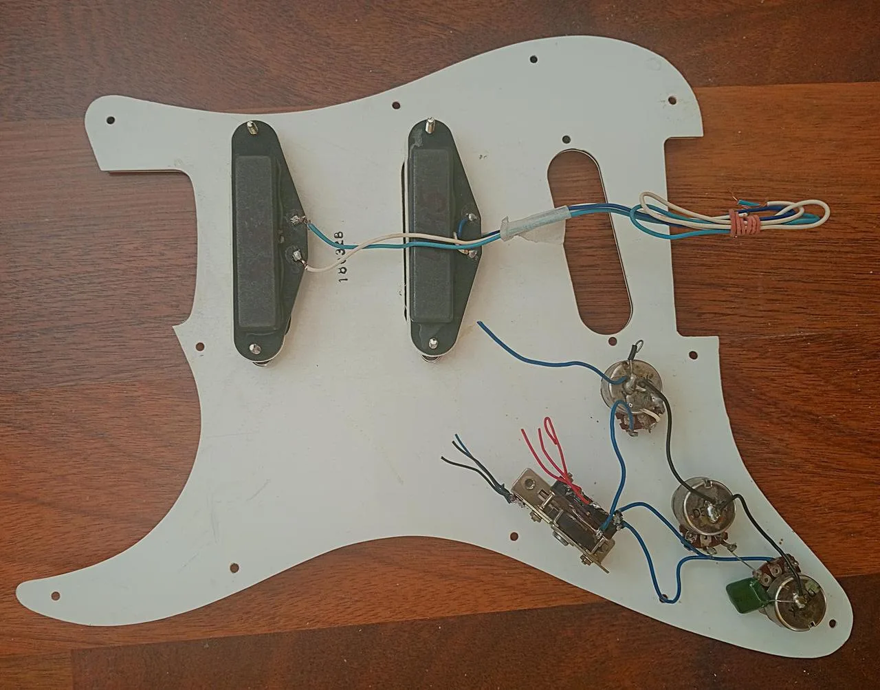 Pickguard,snímače,poťáky,3-pol.switch, Greco,Maya 70 roky