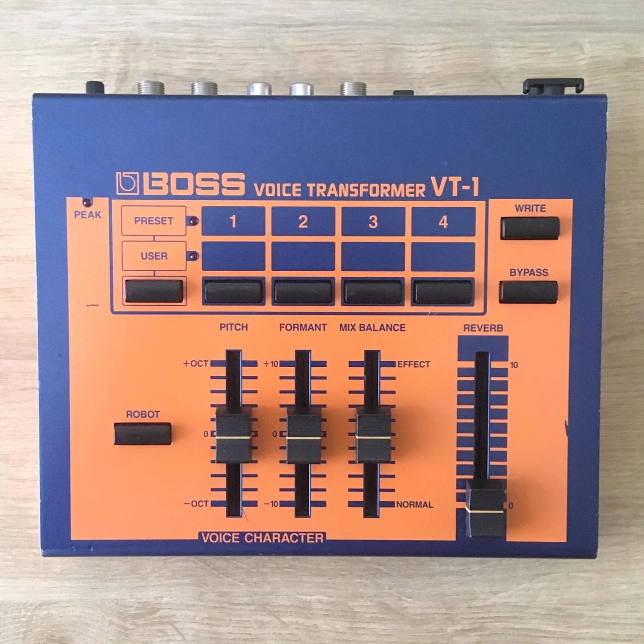 Vintage procesor na změnu hlasu Boss VT-1 Voice Transformer