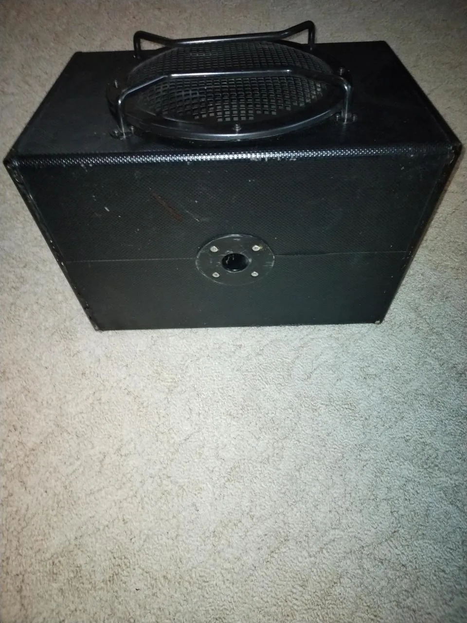 Pasivní subwoofer.