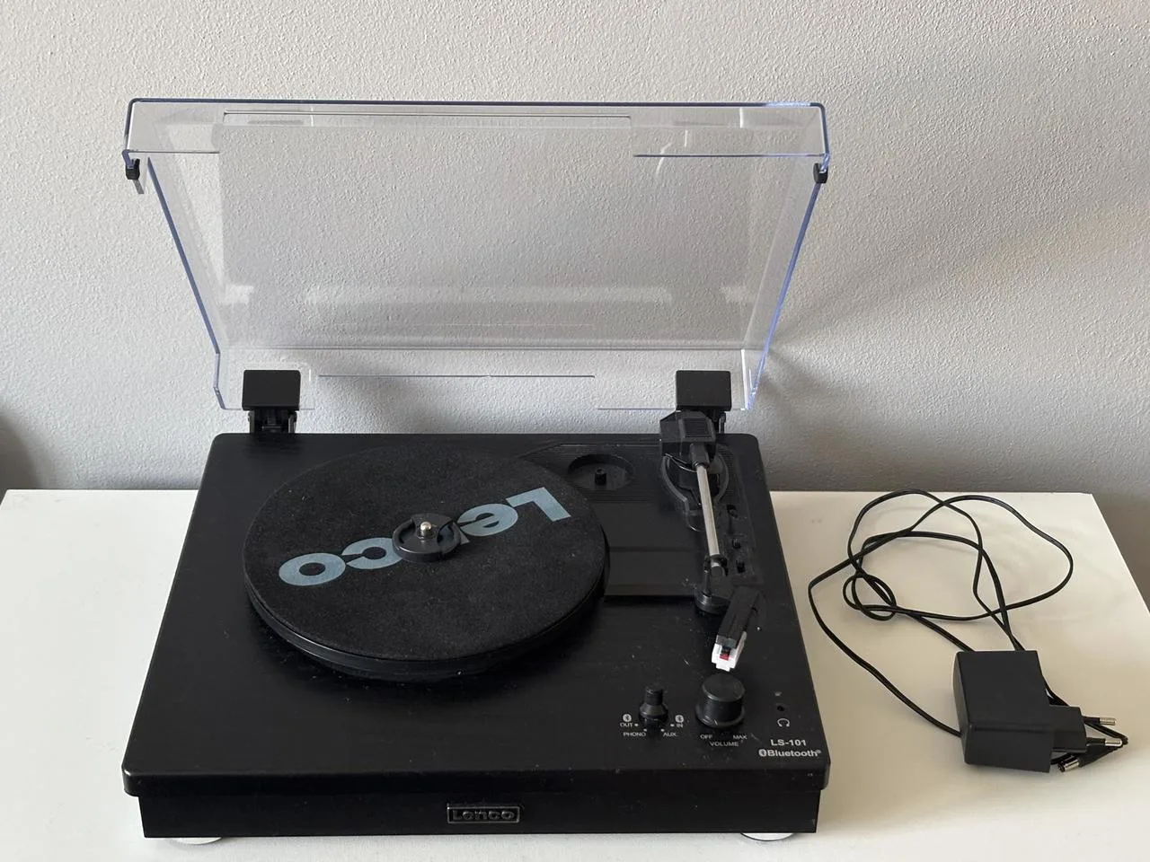 Gramofon Lenco 101