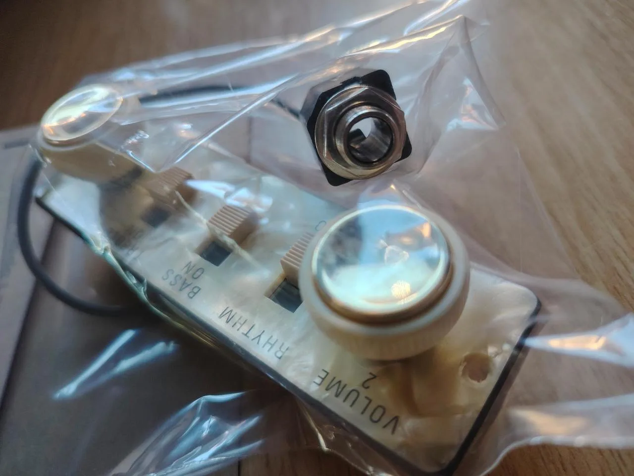 CONTROL PANEL HÖFNER používaný pro slavnou McCartneyovku