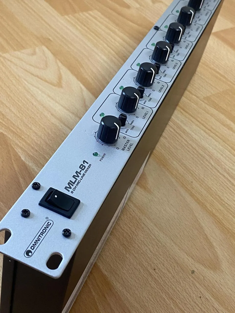 Rackový mixák Omnitronic MLM-81