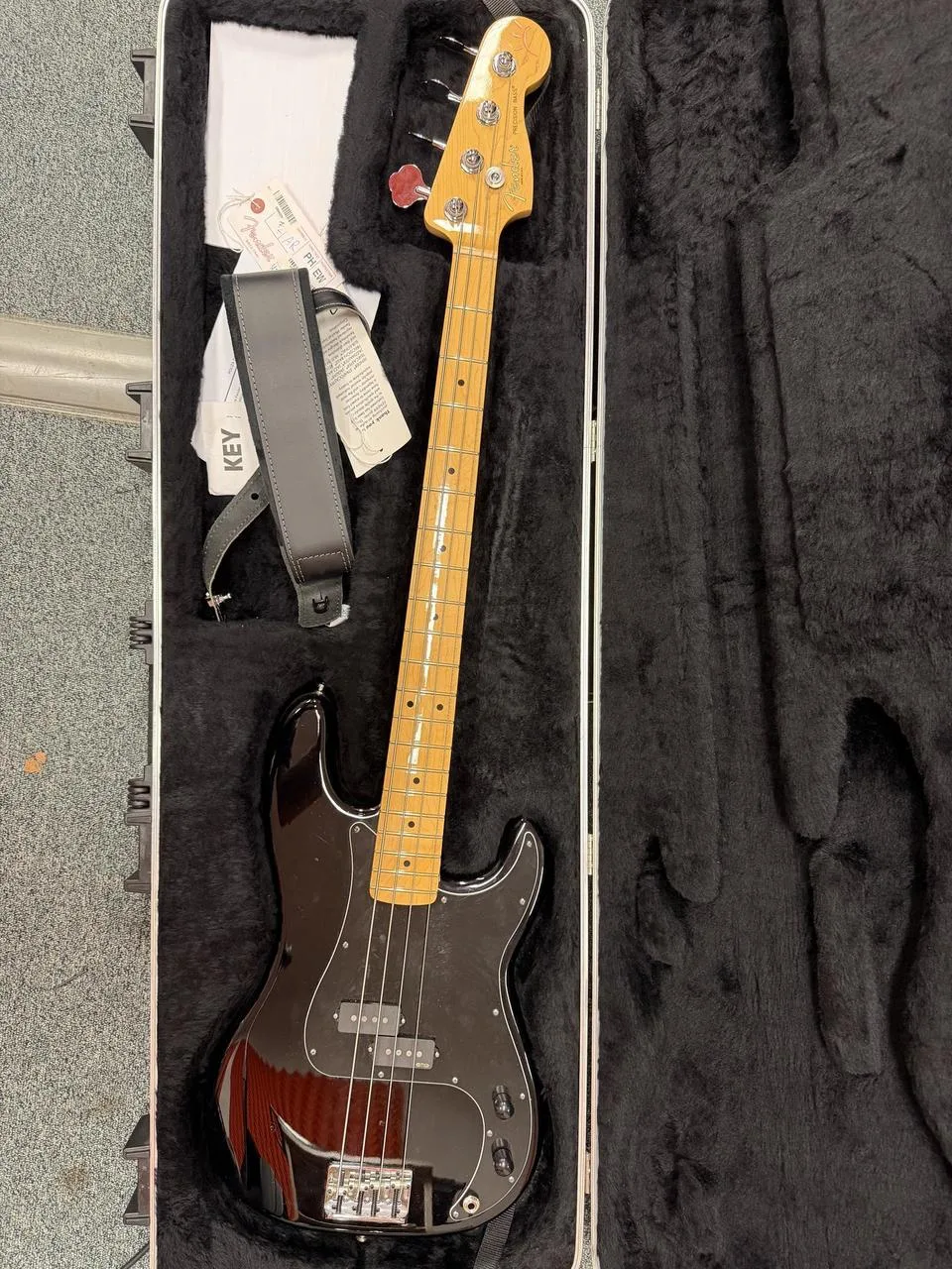 Výroční Fender American Standard Precision 2011