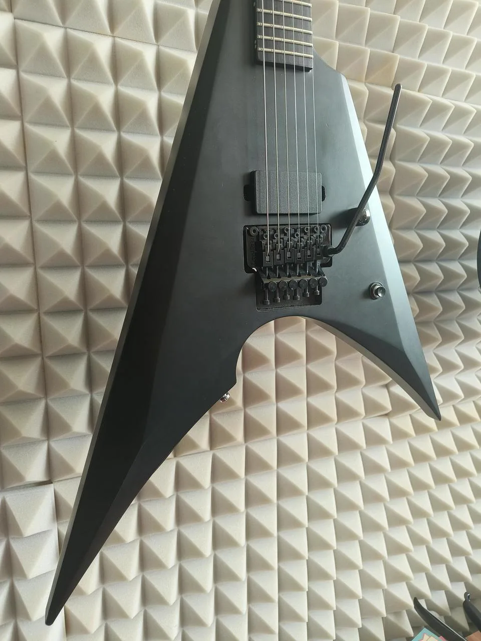 LTD ESP BLACK METAL V ARROW