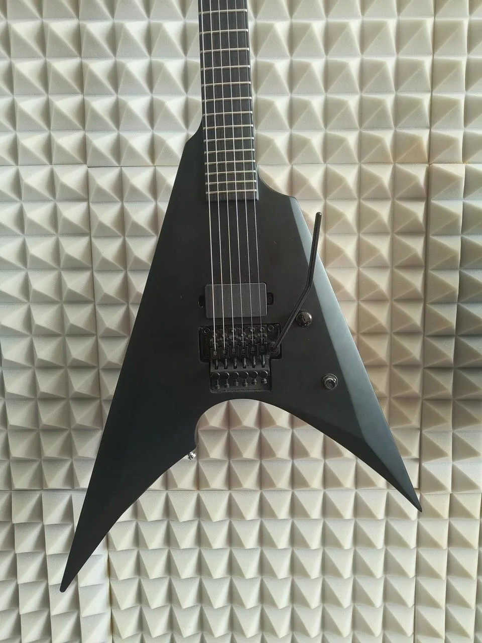 LTD ESP BLACK METAL V ARROW