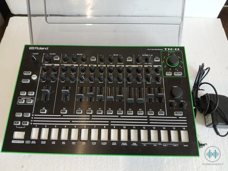 Roland TR-8