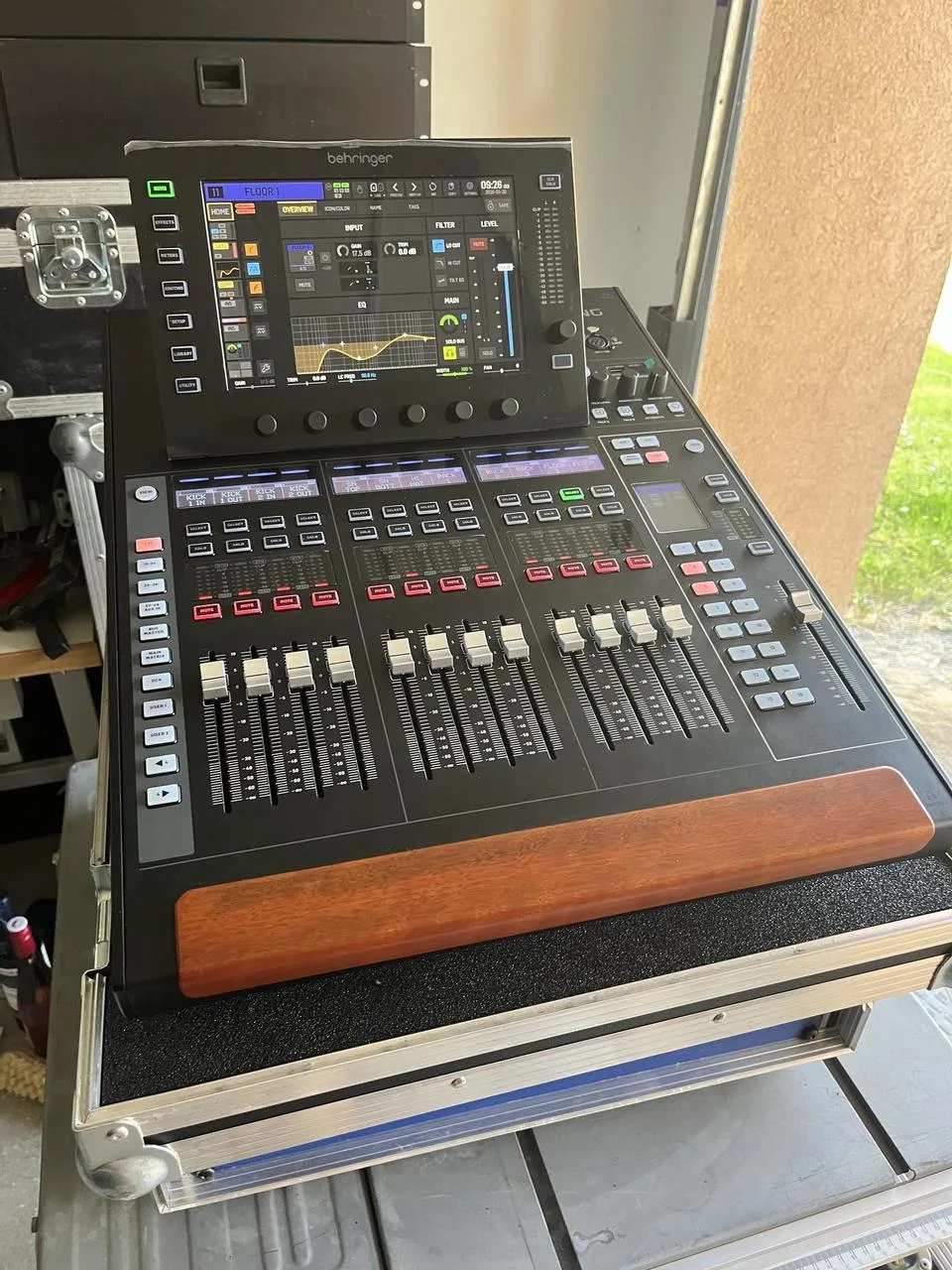 Behringer wing + stageboxy