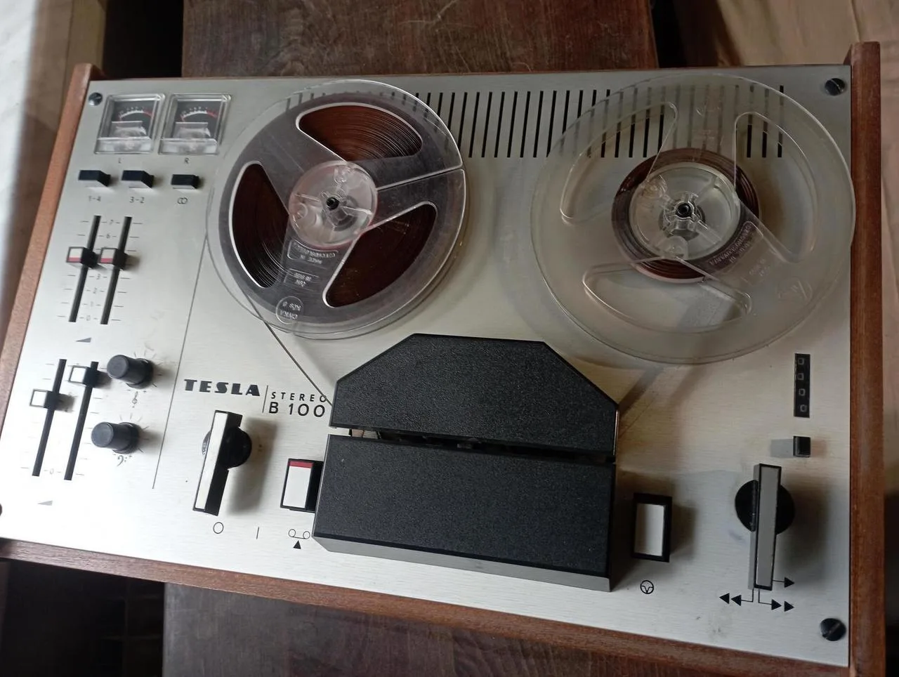 Kotoučový magnetofon Tesla B 100 stereo