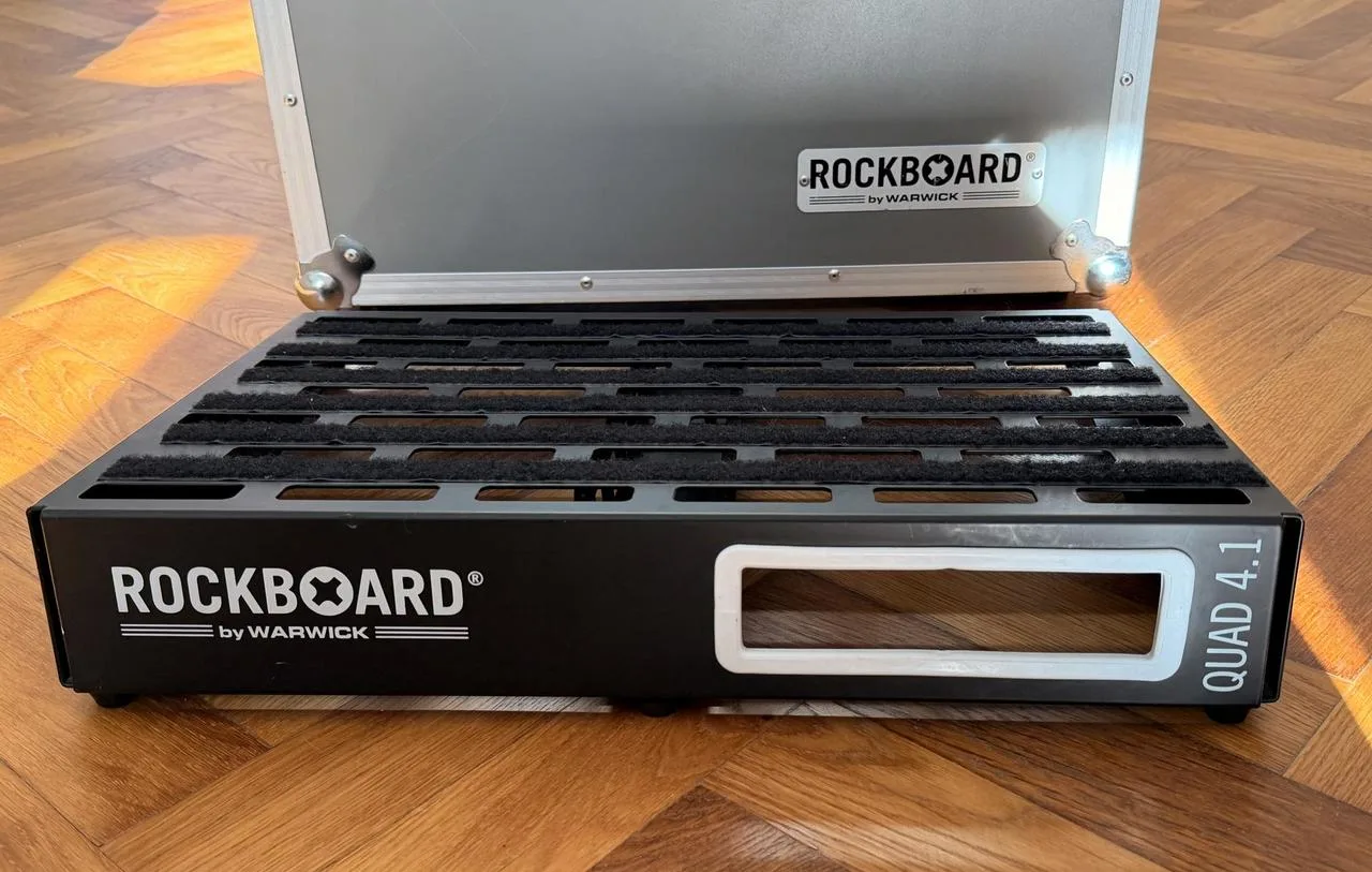 Pedalboard Rockboard Quad 4.1 with Flightcase