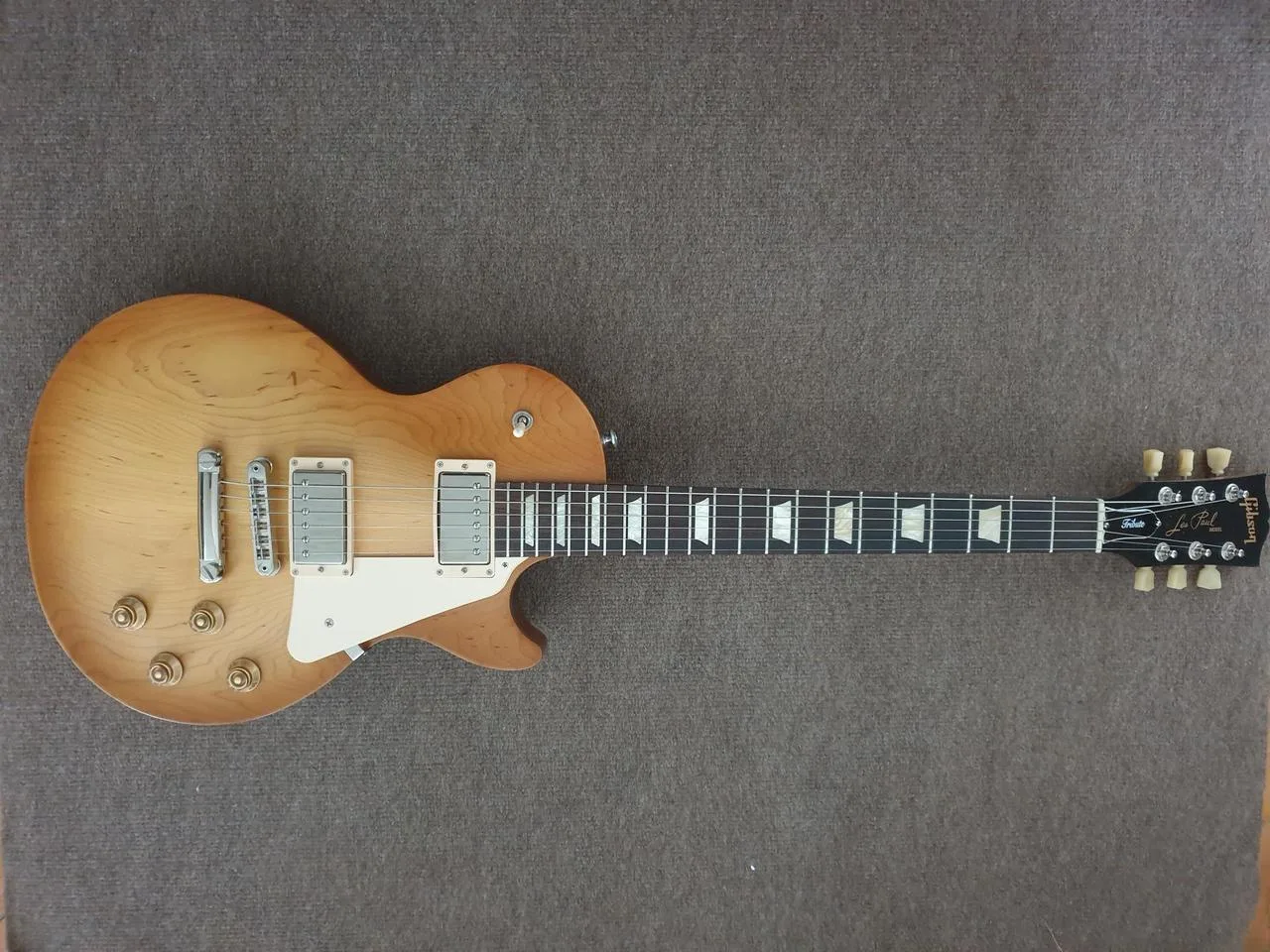 Gibson Les Paul Tribute Satin Honeyburst