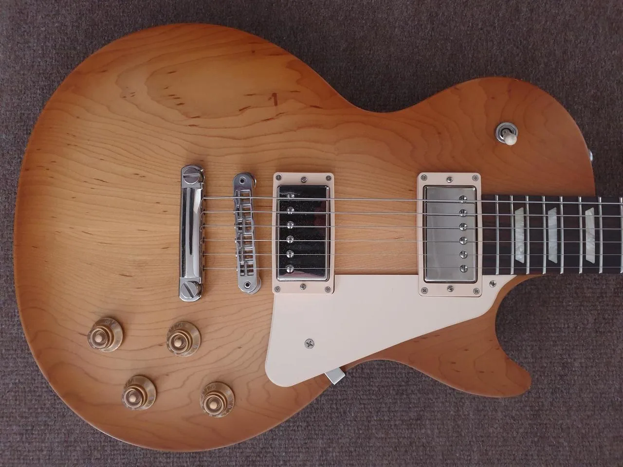 Gibson Les Paul Tribute Satin Honeyburst