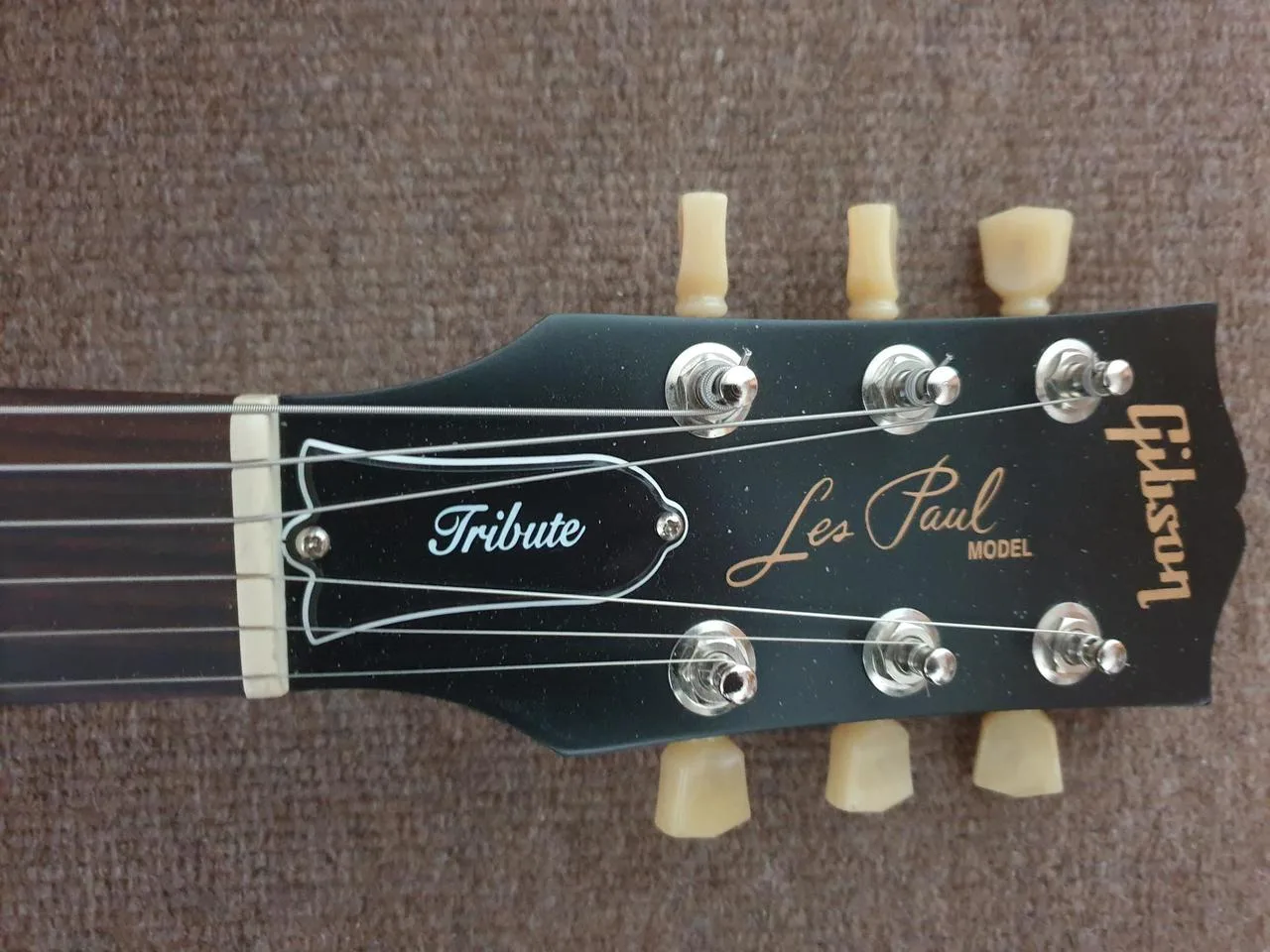 Gibson Les Paul Tribute Satin Honeyburst